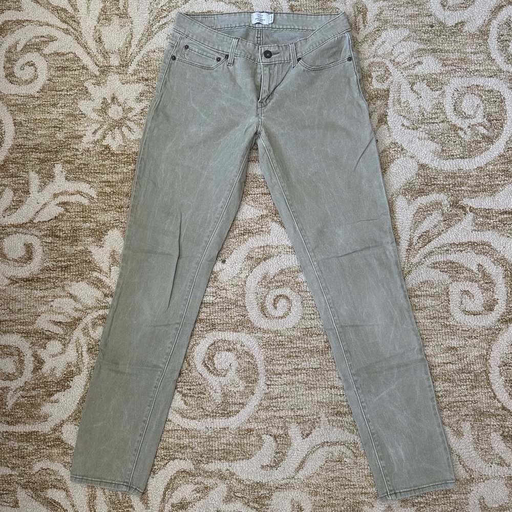Levi’s Demi curve skinny size 4 or 27